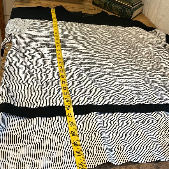 🖤 LEMIRE-GAGNIER CRÉATION – Black & Pearly White Graphic Tunic – Size M - Picture 11 of 11